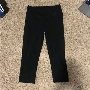 black nike capri leggings.